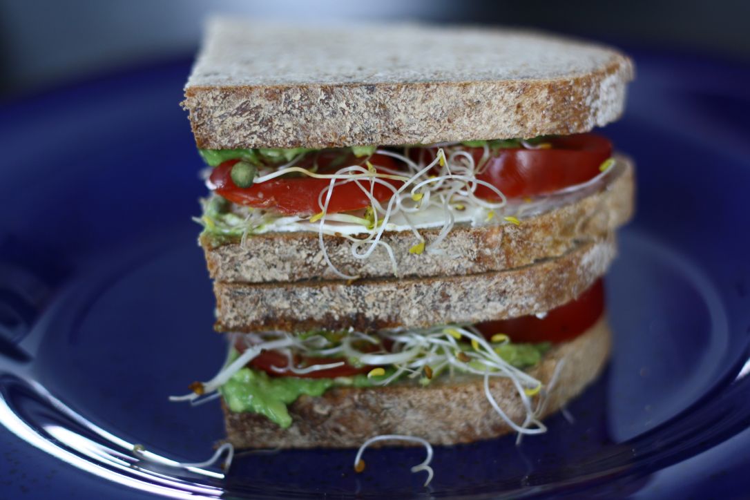 Sandwich met roomkaas, avocado en tomaat Healthiness online