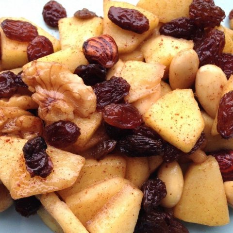 isolatie Roeispaan Geen Gezond snacken: warme appel met kaneel, rozijnen en noten - Healthiness  online