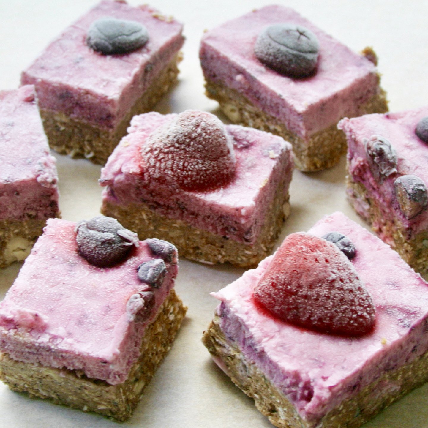 Frozen muesli-yoghurtbites